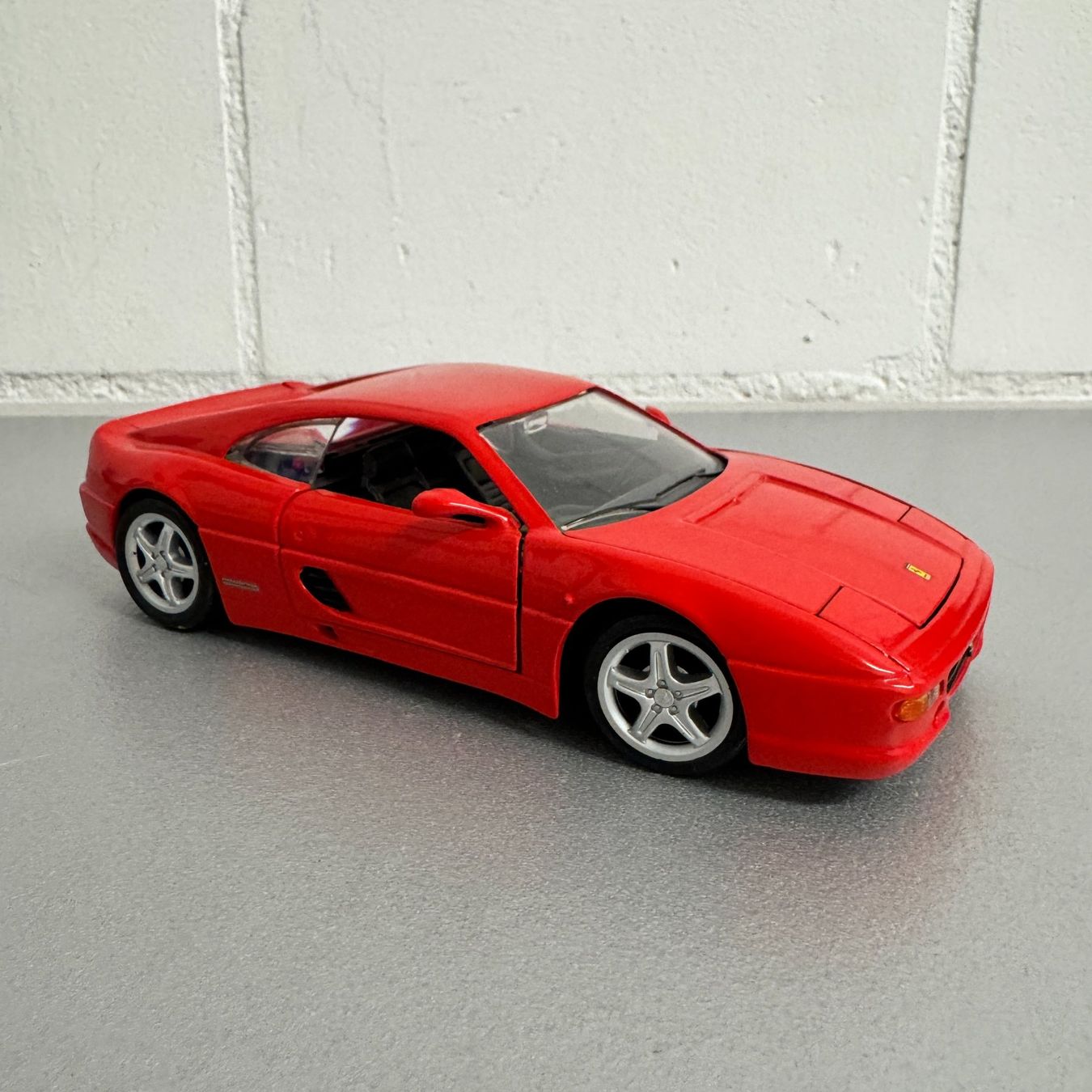 Maisto Modellini d'auto: Modellauto 1:24 Ferrari F355 Berlinetta rot – Usato da Balzers venduto da dassandro 1
