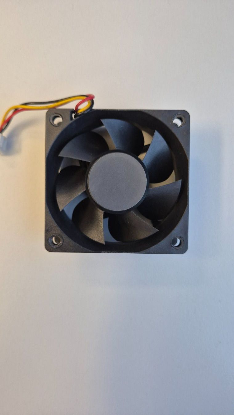 Componenti elettronici: 1x Sunon DC 12V Fan 1.7W – Usato da Büron venduto da Restposte