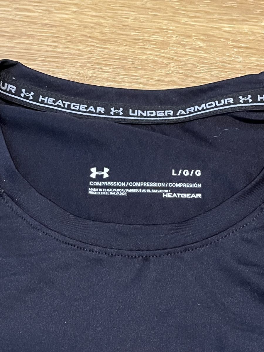 Under Armour T-shirt: Neues Under Compression T-Shirt und Compression Tank-Top – Nuovo (secondo la descrizione) da Oberengstringen venduto da moritzElectro 3