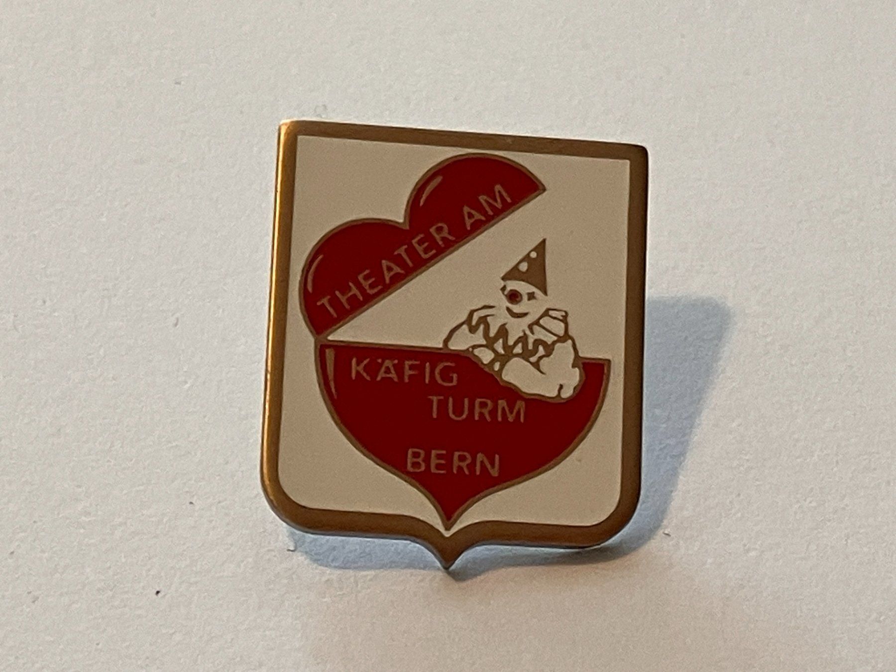 Plaketten & Abzeichen: 1 Pin Theater am Käfigturm Bern – Gebraucht aus Basel von djwwpp
