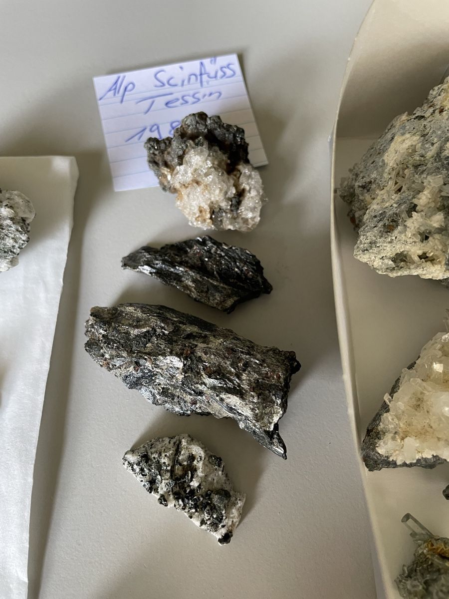 Minéraux & Lithothérapie: Alte Mineraliensammlung  – D'occasion à Mollis par Romana1978 3