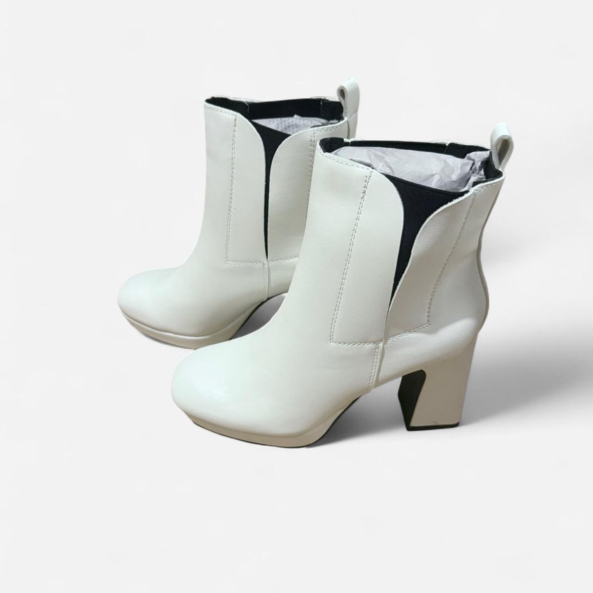 Scarpe da donna: Elegant White Ankle Boots – Nuovo e nell'imballaggio originale da Basel venduto da 1moonstar