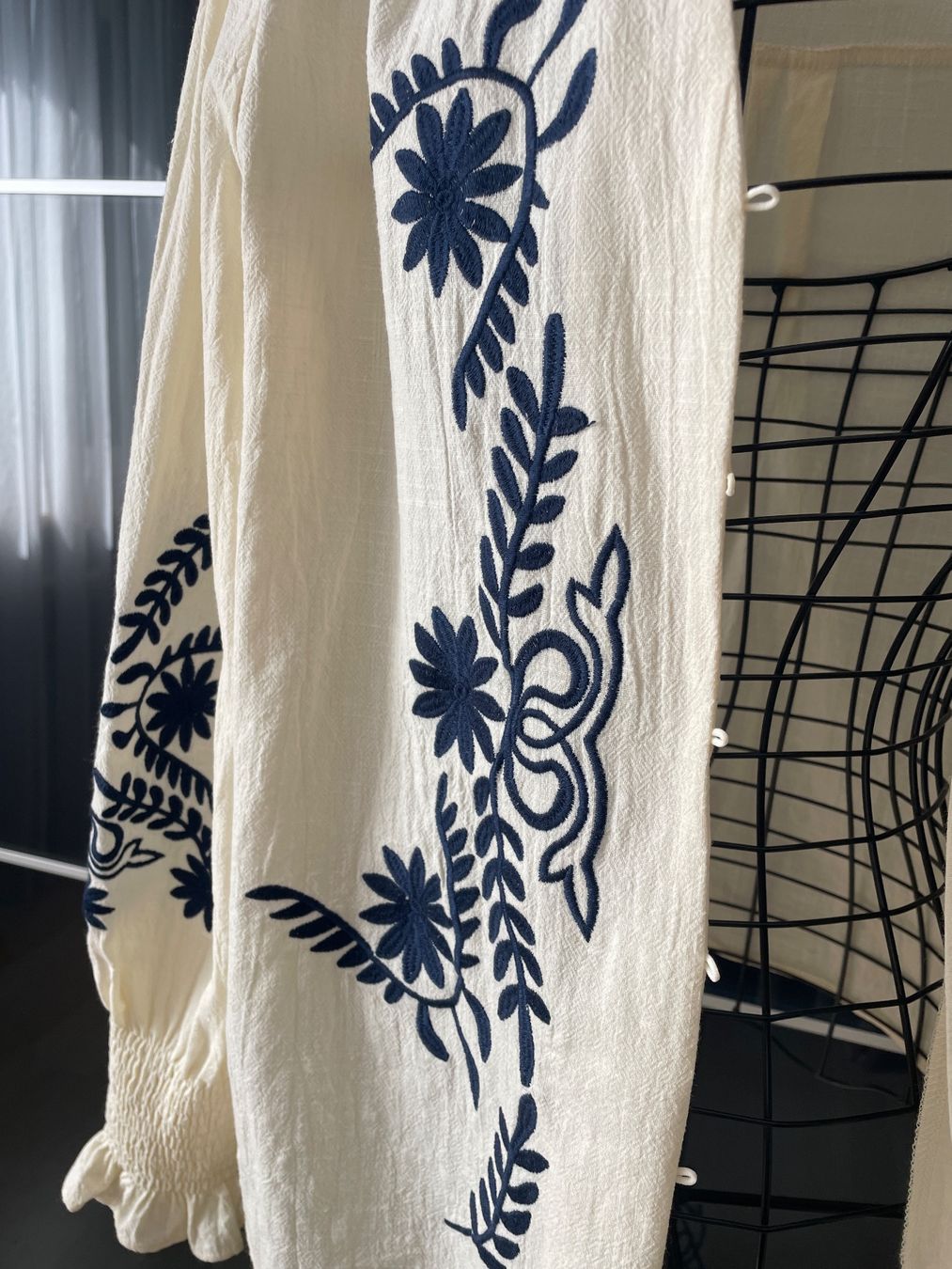 Camicette: Bestickte Bluse Creme/Blau Gr.L – Nuovo (secondo la descrizione) da Obfelden venduto da 3zwerge 1