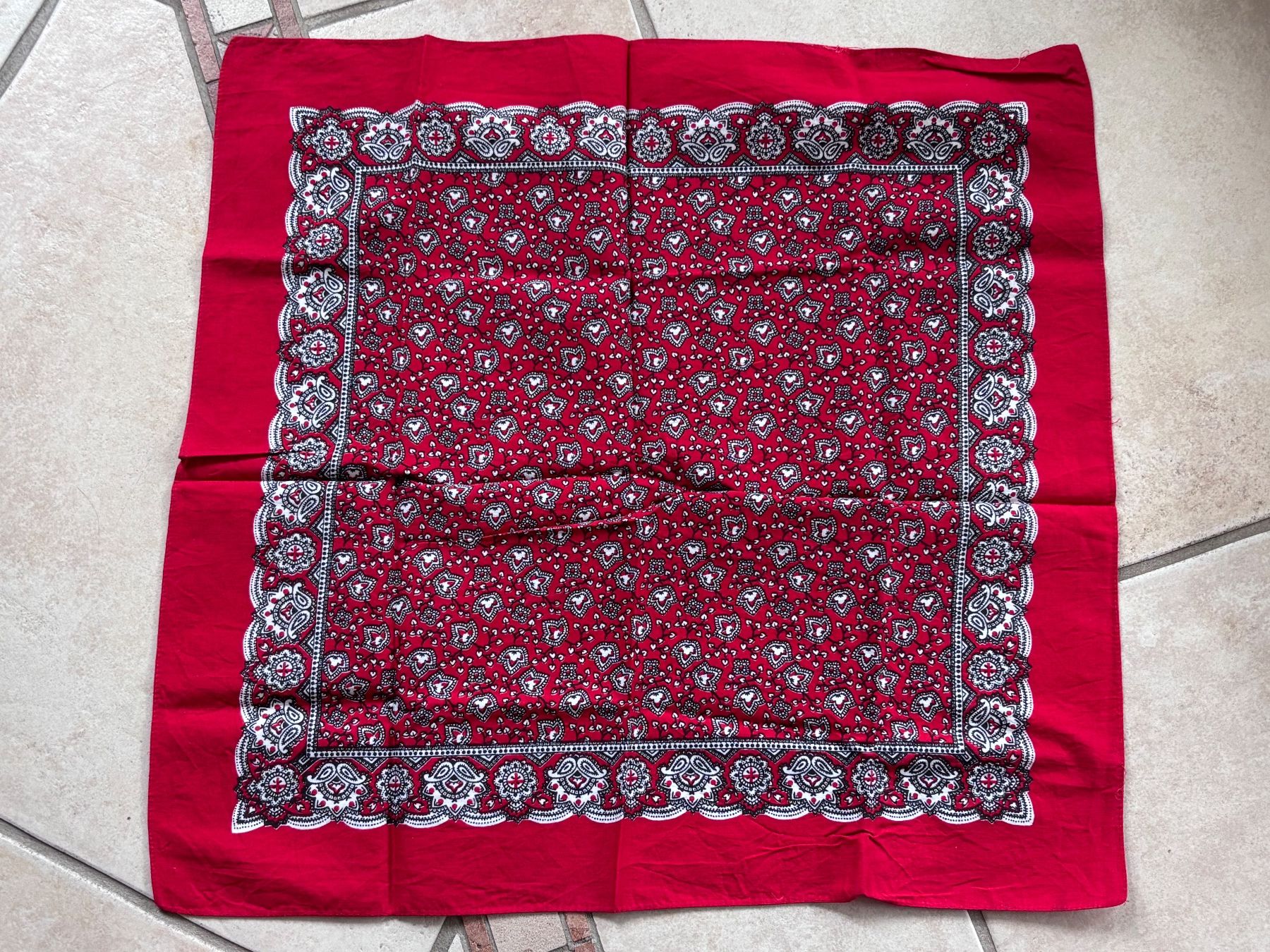 Foulards, Tücher & Schals: Glarnertüechli neuwertig rot – Neu (gemäss Beschreibung) aus Balsthal von Uroby 1