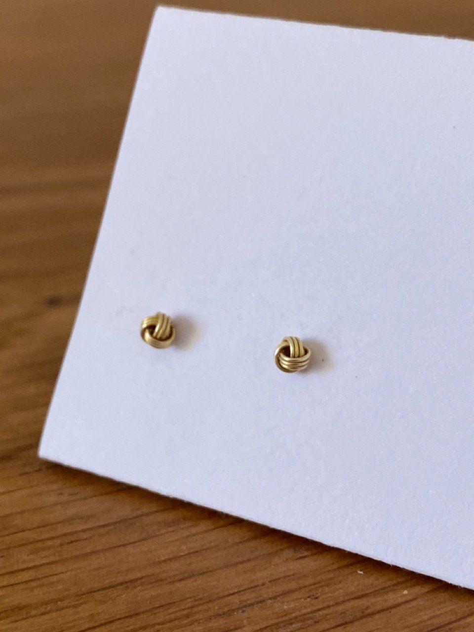 Ohrringe & -stecker: Ohrstecker Knoten vergoldet – Gebraucht aus Zumikon von Frauenecke