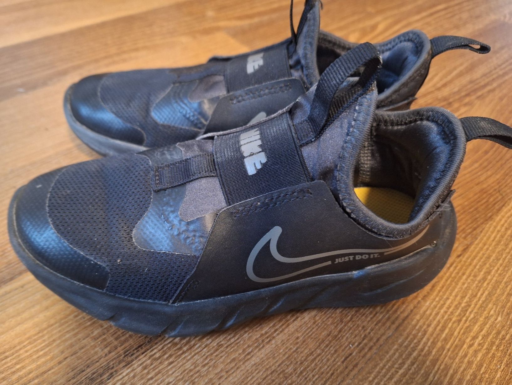 Nike Scarpe da uomo: Nike Performance FLEX RUNNER 2 UNISEX 32 – Usato da Herrliberg venduto da linavogt