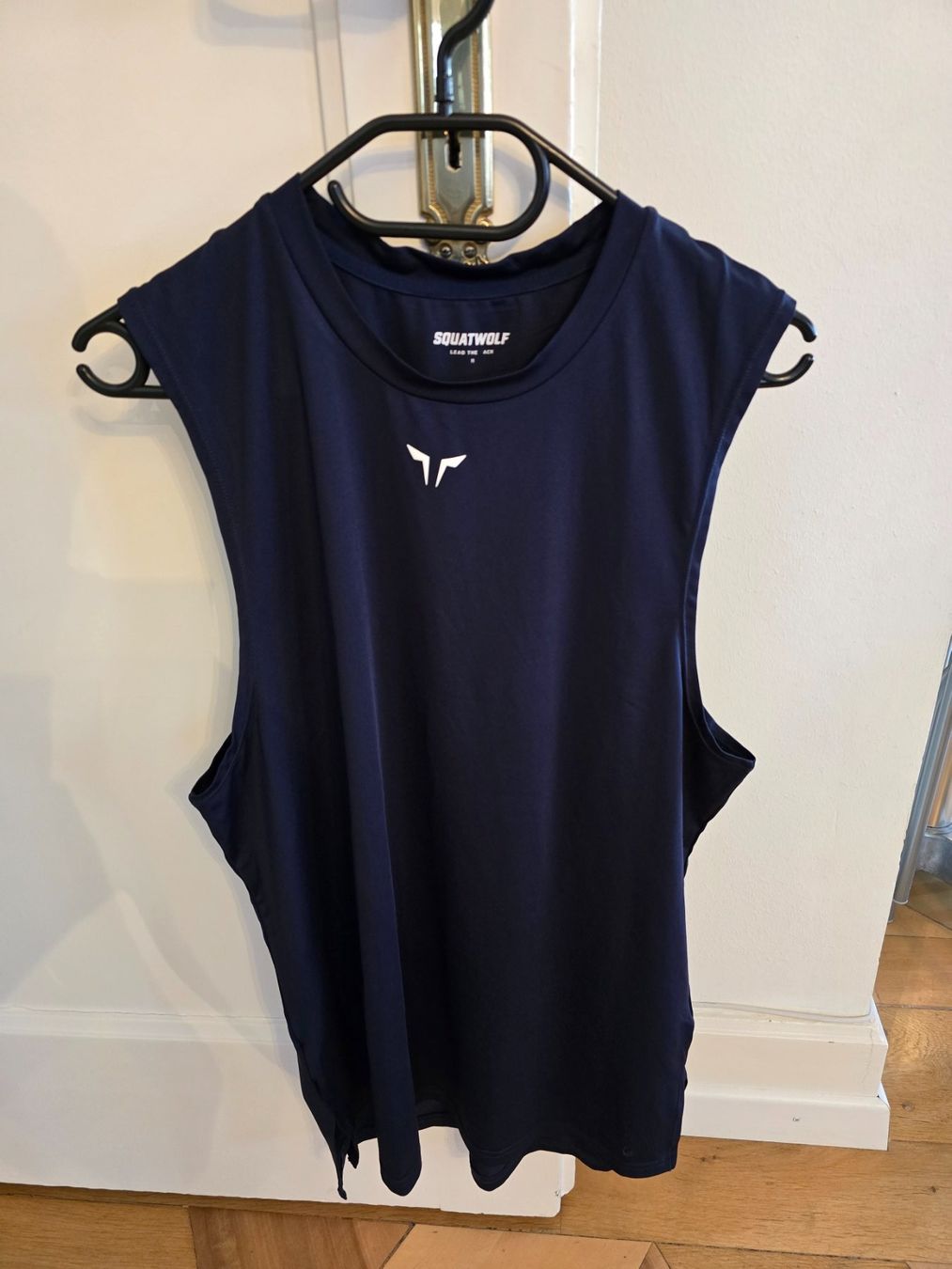 T-shirt: Squatwolf Gym Tanks – Nuovo (secondo la descrizione) da Grenchen venduto da Lucifero17 3