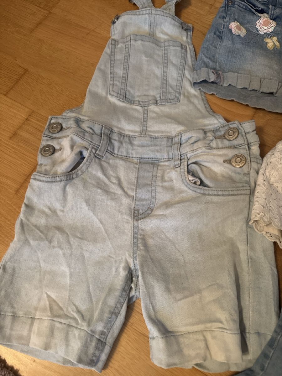 Pantaloni: 4 Shorts Mädchen 128 – Usato da Wädenswil venduto da dor_ddx7 1