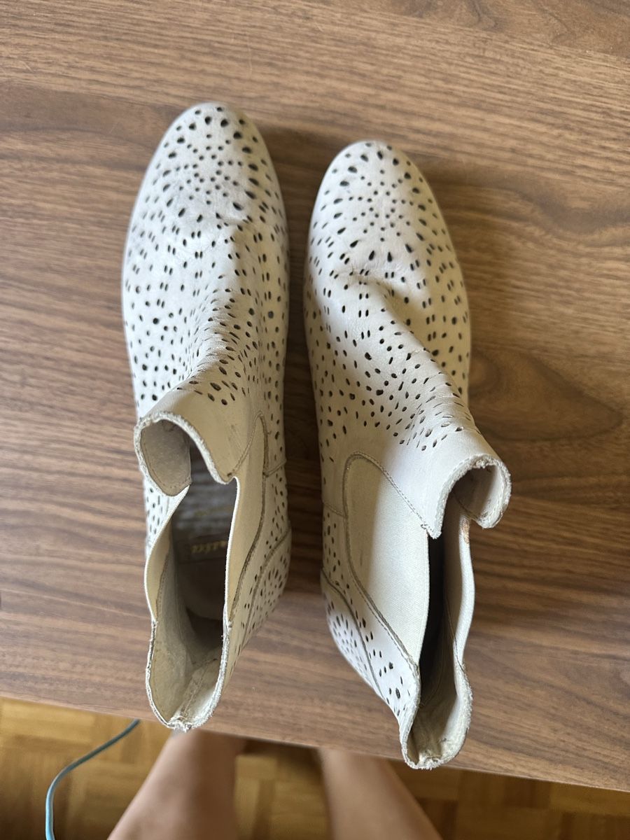 Scarpe da donna: Bottines perforées femme taille 39 – Usato da Plan-les-Ouates venduto da aur_z5pj 2