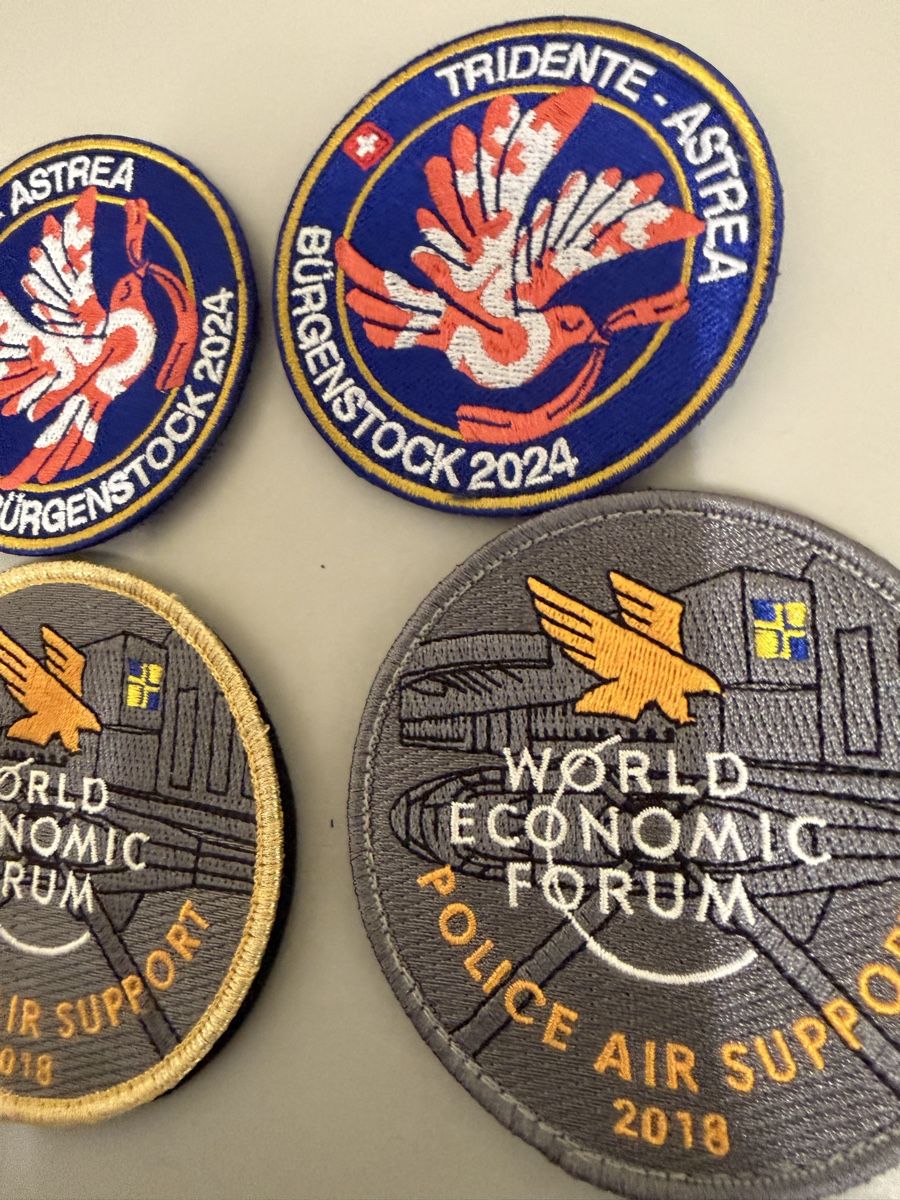 Armée suisse Plaquettes & Badges: Militär Badje sammerstück  – Neuf (Voir description) à Zürich par papaplatte 1