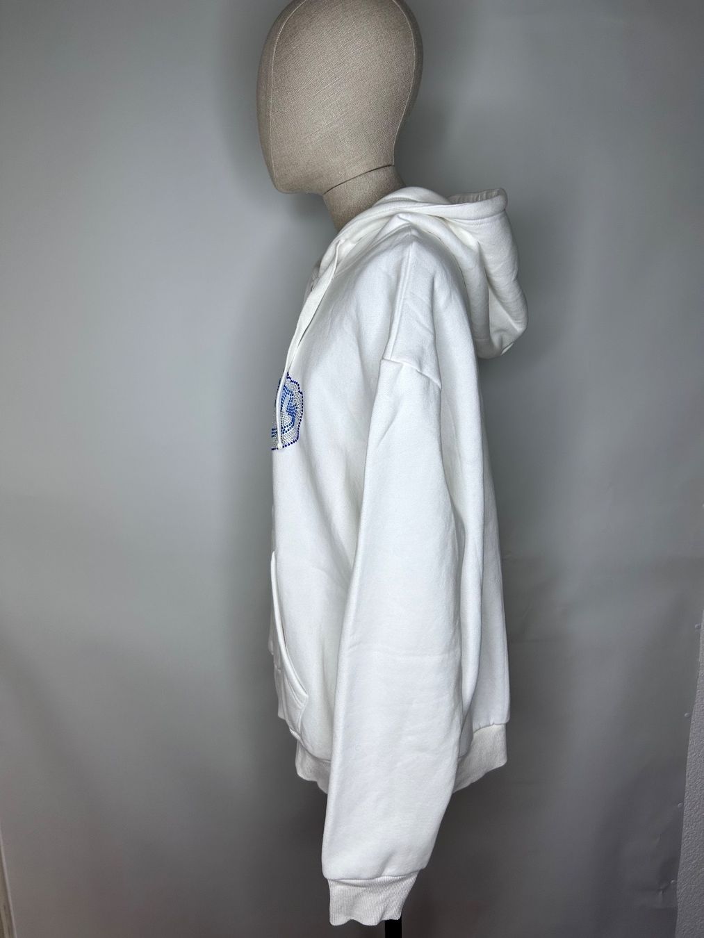 Urban Outfitters Pullover & Sweatshirts: La Fam Hoodie mit Glitzer – Neu (gemäss Beschreibung) aus St. Gallen von look-twice 2