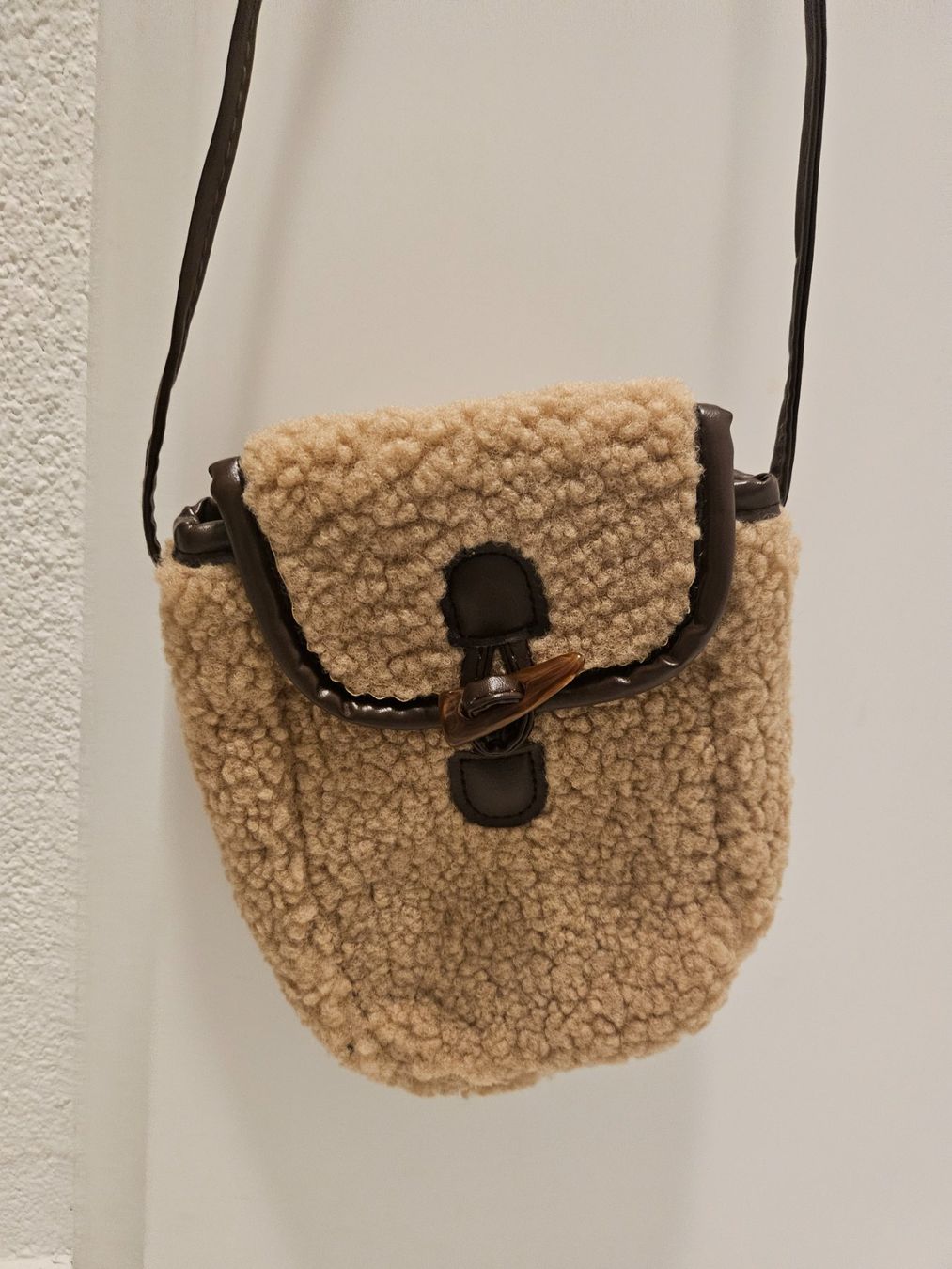 Taschen für Damen: Umhängetasche Teddyfell – Neu (gemäss Beschreibung) aus Kefikon TG von Livline 1