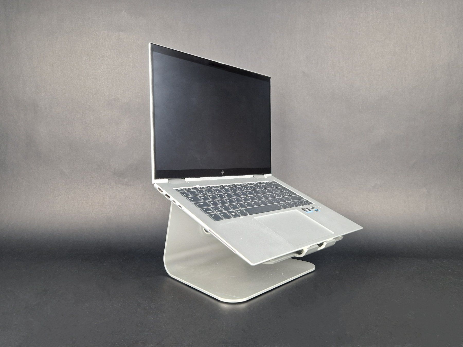 Racks & Cavalletti: Rain Design mStand, Silber (Laptopständer) – Usato da Basel venduto da Restwert_Basel