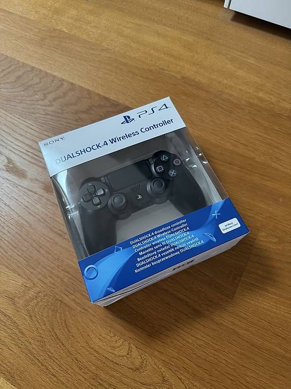 Controller: Ungebrauchter, verpackter PS4 controller – Neu und originalverpackt aus Seengen von NicolasMa