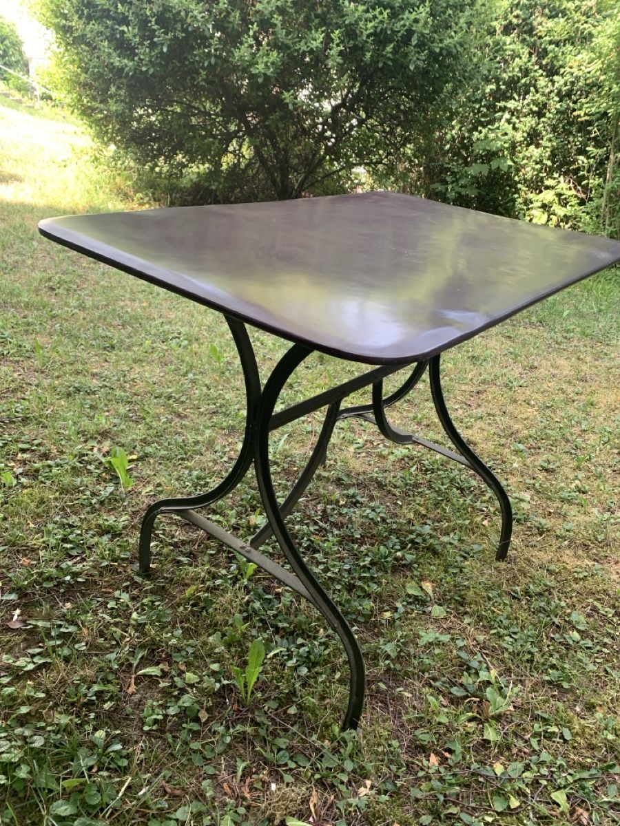Tavoli: gartentisch metal antik 20-er Jahre – Usato da Ebmatingen venduto da atelierpaddy