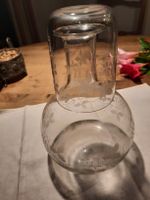 Wasserflasche mit Glas antik