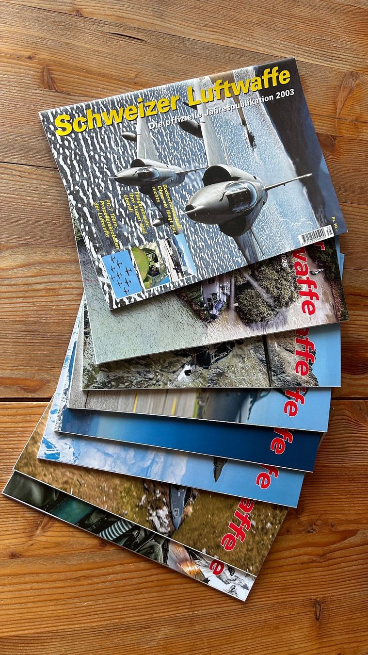 Riviste & Magazine: Hefte Schweizer Luftwaffe – Usato da Hofstetten b. Brienz venduto da summer_11