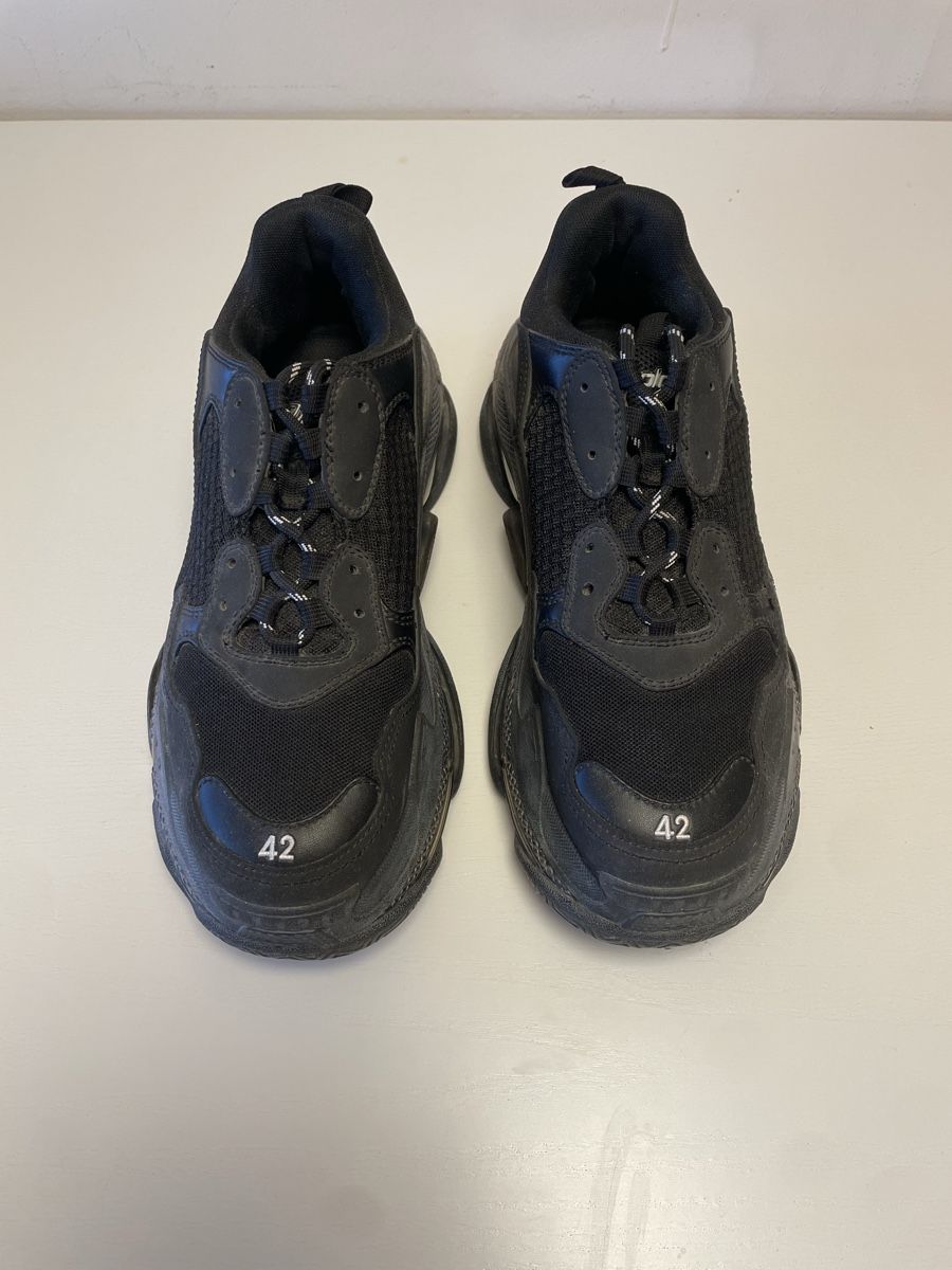 Balenciaga Scarpe da uomo: Balenciaga Triple S Black – Usato da Wünnewil venduto da FlavioMGK