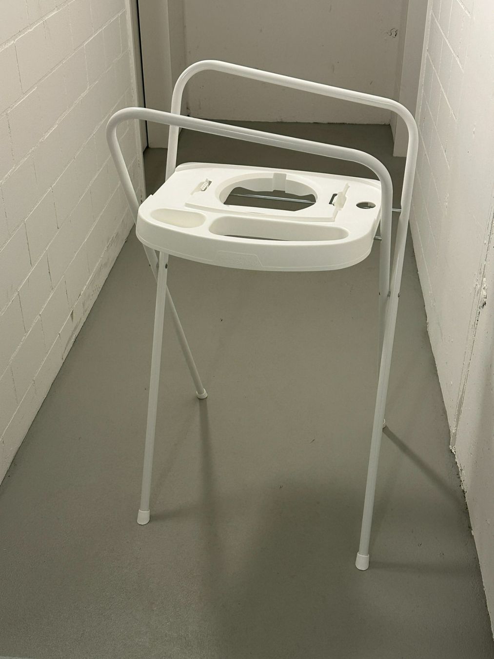 Baignoires: Baby Badewanne mit Ständer – D'occasion à Kloten par schunksz 4