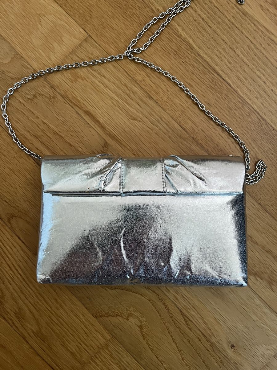 Globus Taschen für Damen: Kleine silberne Globus Tasche – Gebraucht aus Stadel von Comporta 4