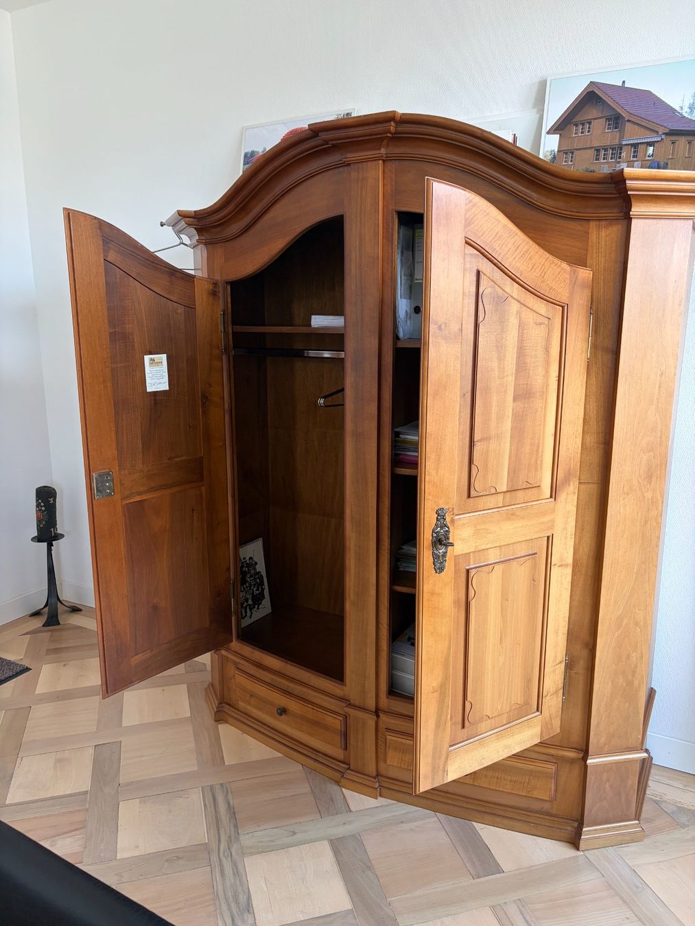 Armoires: Biedermeier Schrank, Nussbaum, Einzelanfertigung – D'occasion à Goldach par 1963ruthlanter 1