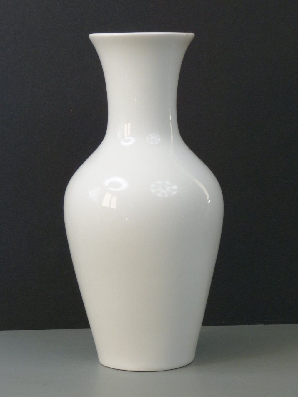 Vasen & Gefässe: Porzellanvase Handbemalt E.B. – Gebraucht aus Rheineck von amity 2
