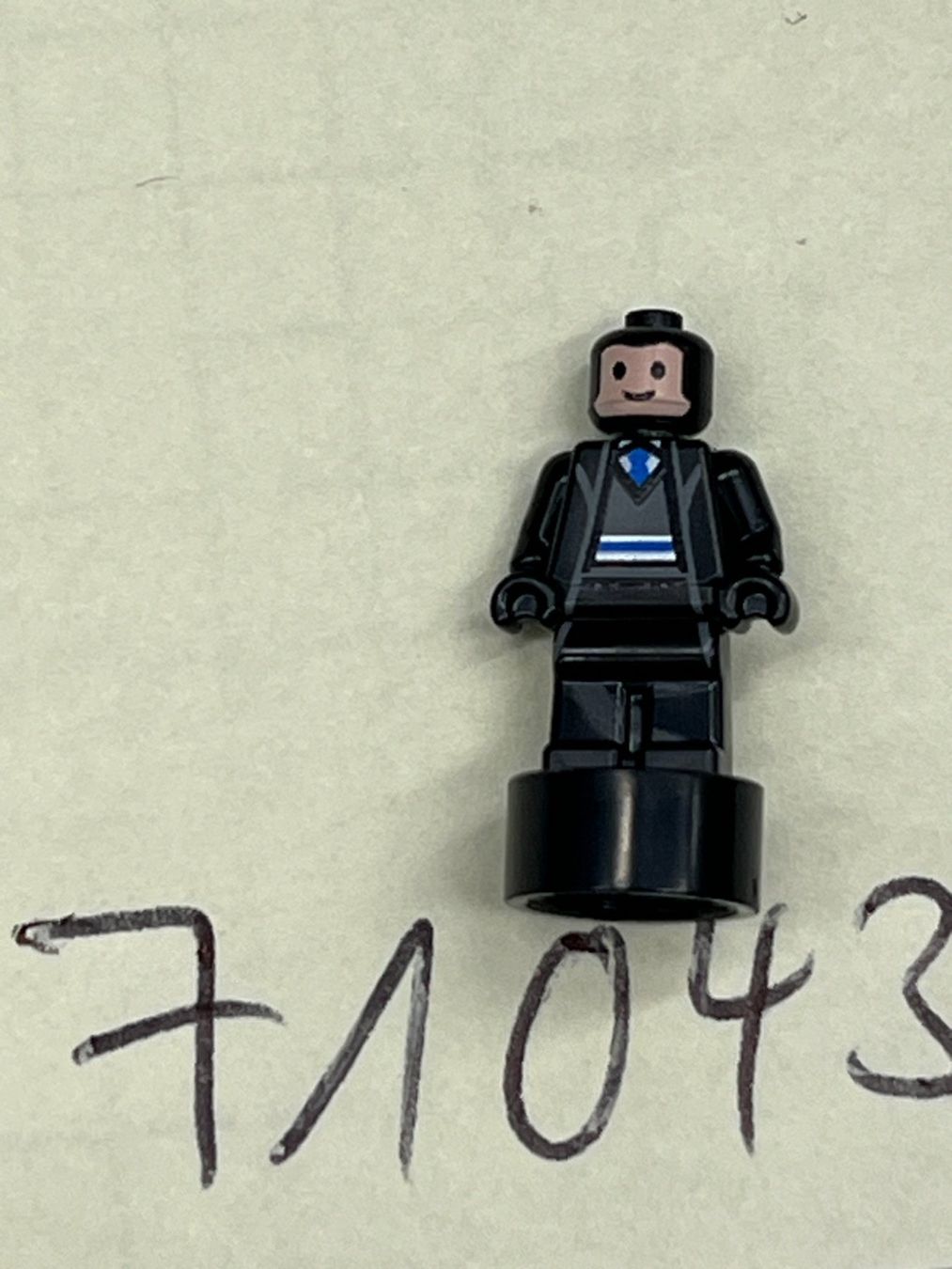 Lego Giocattoli: Lego Harry Potter 71043 Ravenclaw Student Microfigur light – Usato da Buochs venduto da Techtelmechtel