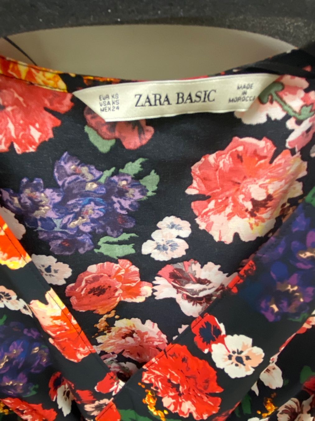 Zara Chemisiers: Geblümte Bodysuit – Neuf (Voir description) à Zürich par beg_nlp8 2