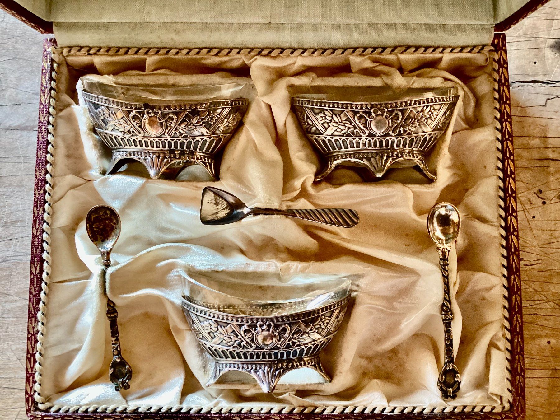 Set di piatti: Drei Salz-/Pfeffergefässe, Silber, in Original-Box – Usato da Ronco sopra Ascona venduto da R66sA22 1