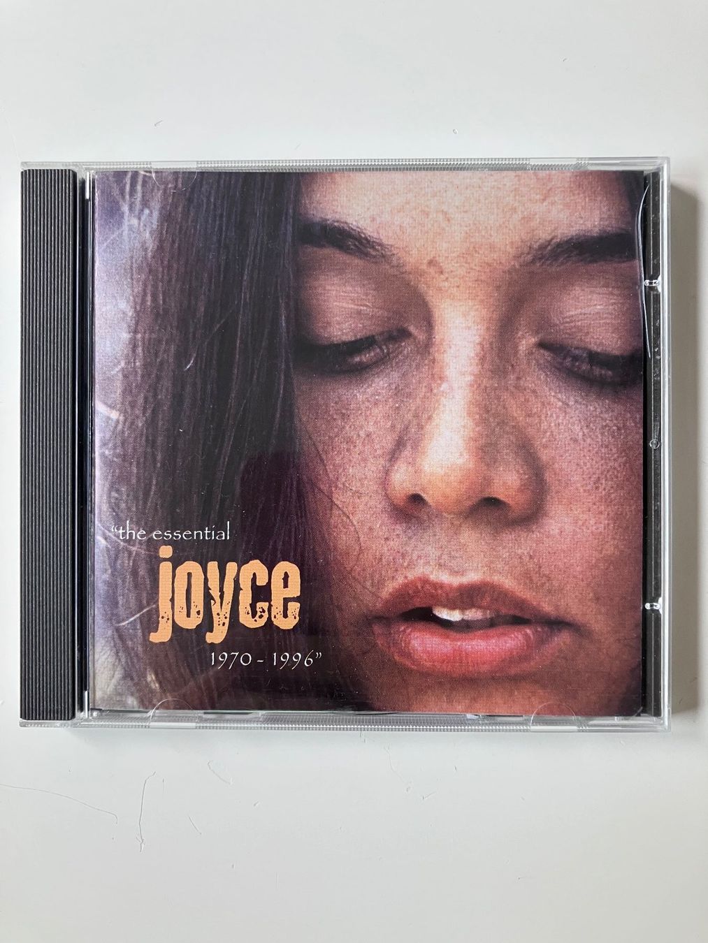 CD: Joyce – The Essential Joyce 1970-1996 CD – Usato da Luzern venduto da Madvibe