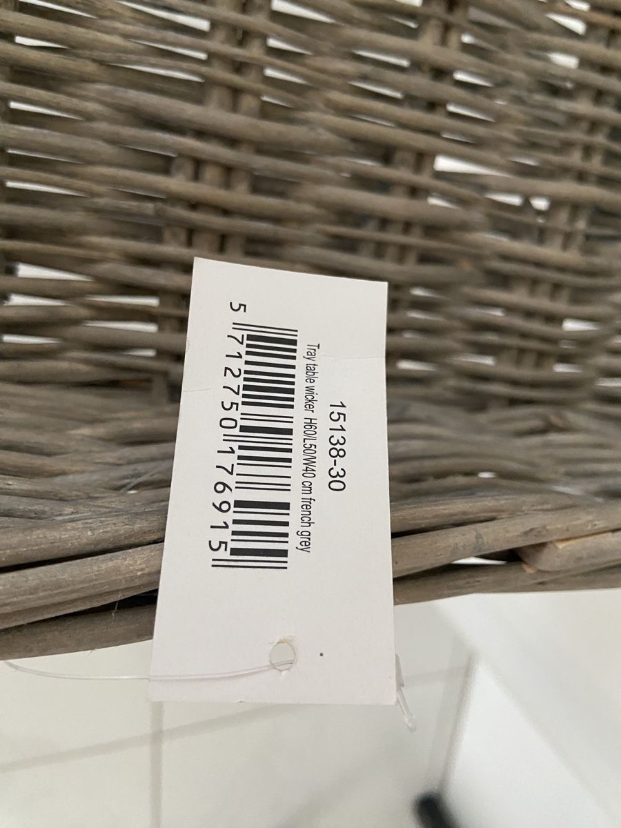 Tavoli: Serviertisch von Chic  Antique Dänemark Rattan grau – Usato da Luzern venduto da waterfront1 3