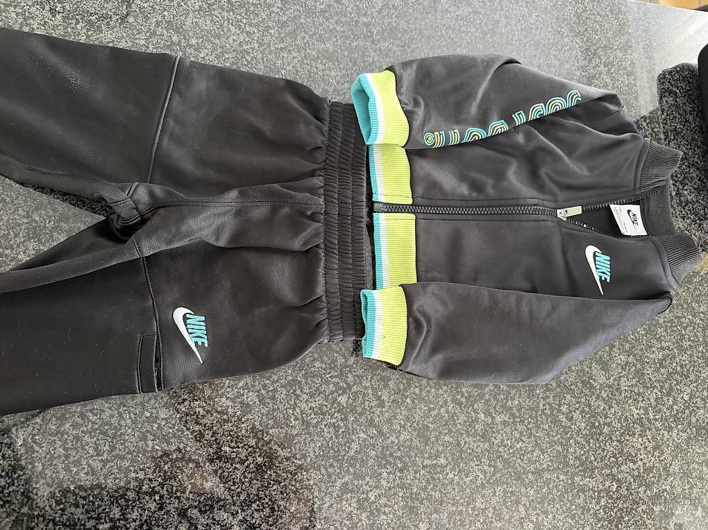 Lotti & Set di vestiti: Nike Trainer Grösse 86-92 – Nuovo e nell'imballaggio originale da Wil SG venduto da arj_8hhq