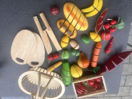 Spielzeug Lebensmittel aus Holz mit Korb