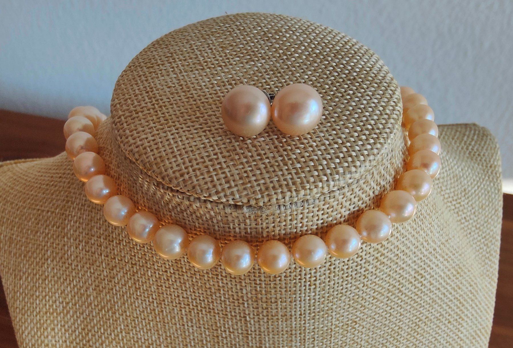 Ketten: Süsswasserperle Kette, 8mm, apricot – Neu und originalverpackt aus Rümlang von 21f 2