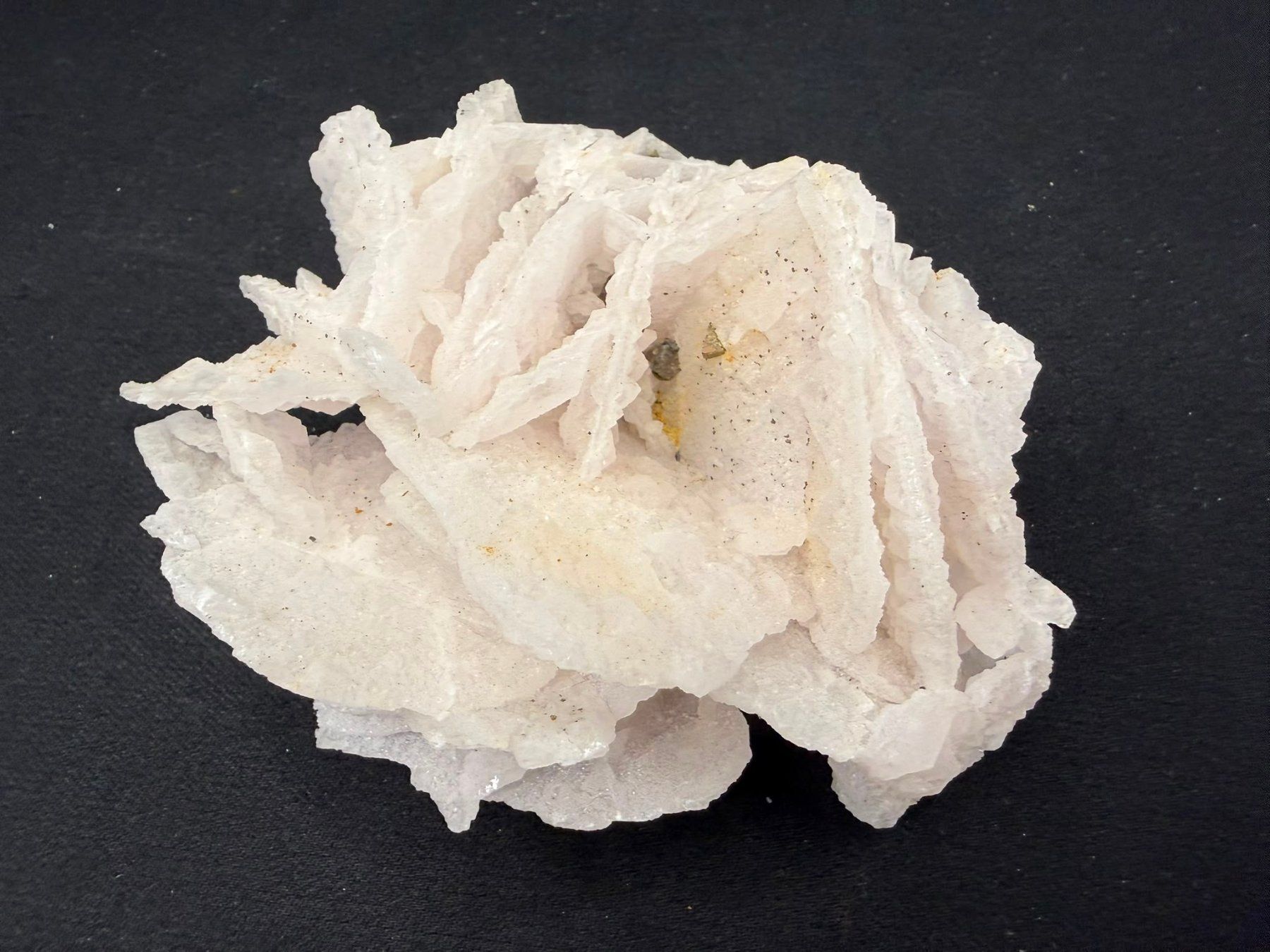Minerali & Pietre curative: Calcit var. Manganoan (UV-Pink) – Usato da Schinznach Bad venduto da Demerald 2