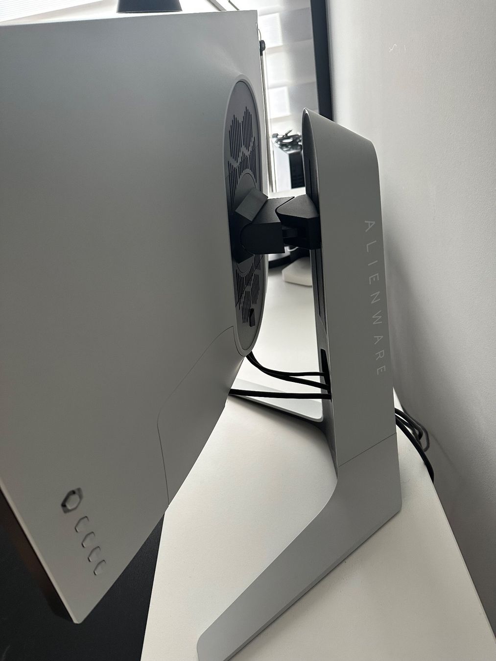 Alienware Monitore: Alienware Monitor 27" – Neu (gemäss Beschreibung) aus Liestal von  5