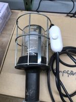 Alte Arbeitslampe mit Schalter
