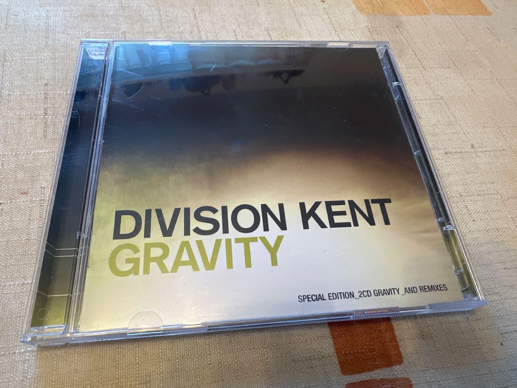 CD: Division Kent - Gravity (Special Edition 2CD Gravity & Remix – Usato da Schaffhausen venduto da D-MAC