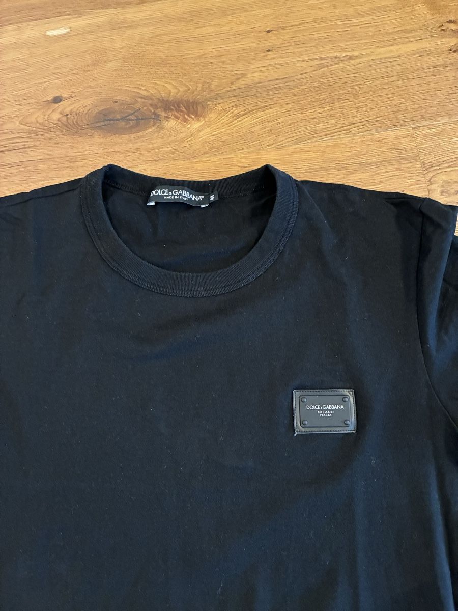 Dolce & Gabbana T-Shirts: Dolce&Gabbana T-Shirt mit Logo Patch – Gebraucht aus Wangen SZ von el_paso08 2