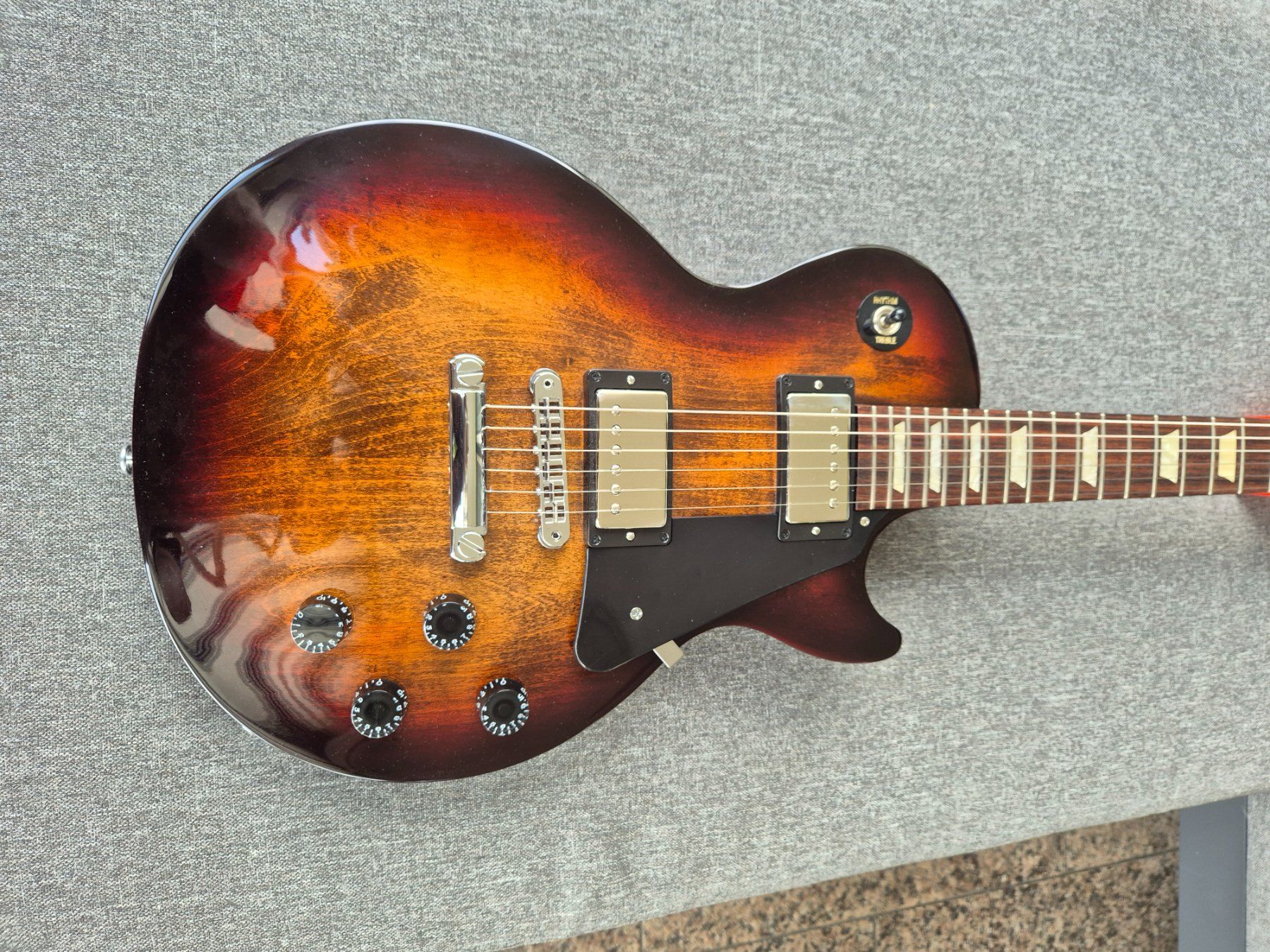 Gibson Instruments de musique: Gibson Les Paul Studio – D'occasion à Fischbach-Göslikon par Nidis4 6
