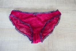 sehr schöner Slip mit Spitze, leicht transparent, Gr. 40