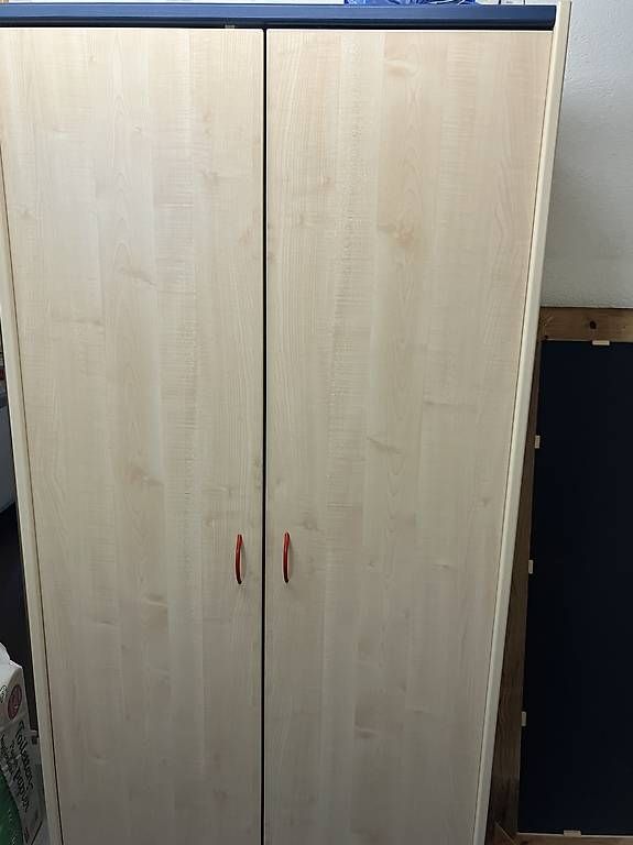 Armoires: Holzschrank furniert  – D'occasion à Kerns par Adrian613