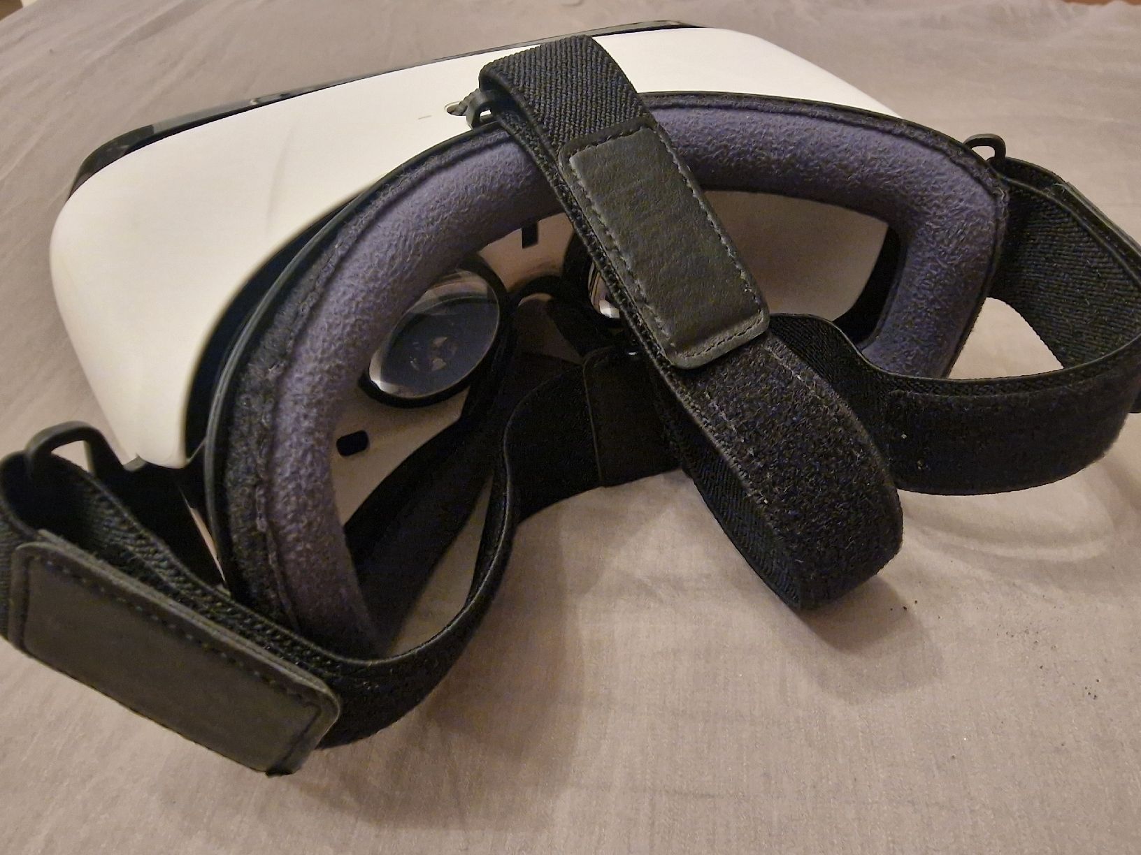Samsung Casco VR: Die erste Samsung VR Brille – Usato da Luzern venduto da GondiTN 1