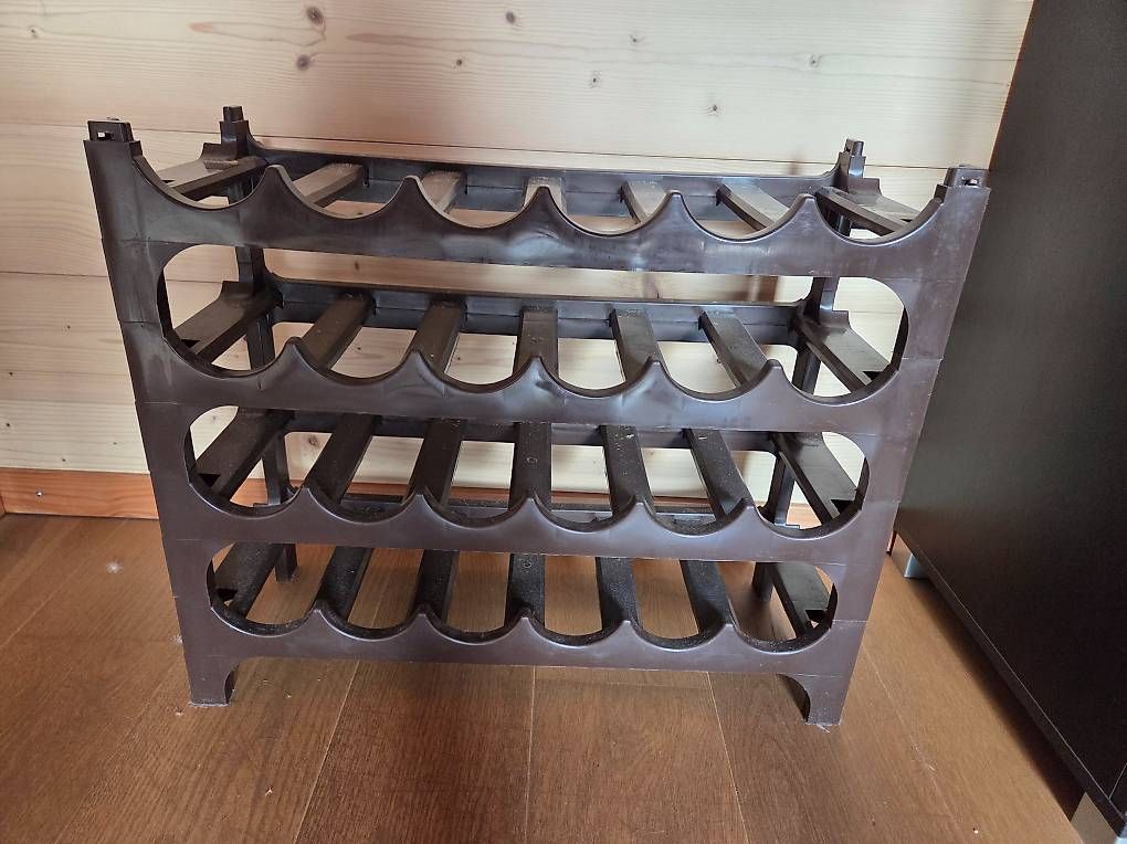 Scaffali: Casiers à bouteilles en plastique – Usato da Chemin venduto da Sophiepittier