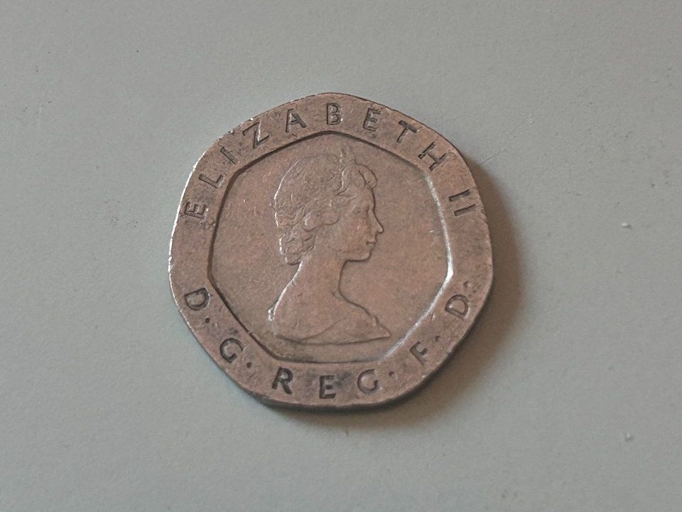 Tutti le monete: 20 pence 1982 – Usato da Giubiasco venduto da LorisVale 1