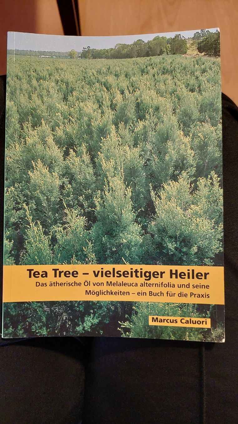 Libri: Tea Tree - vielseitiger Heiler, Praxisbuch – Usato da Zürich venduto da Romstyle