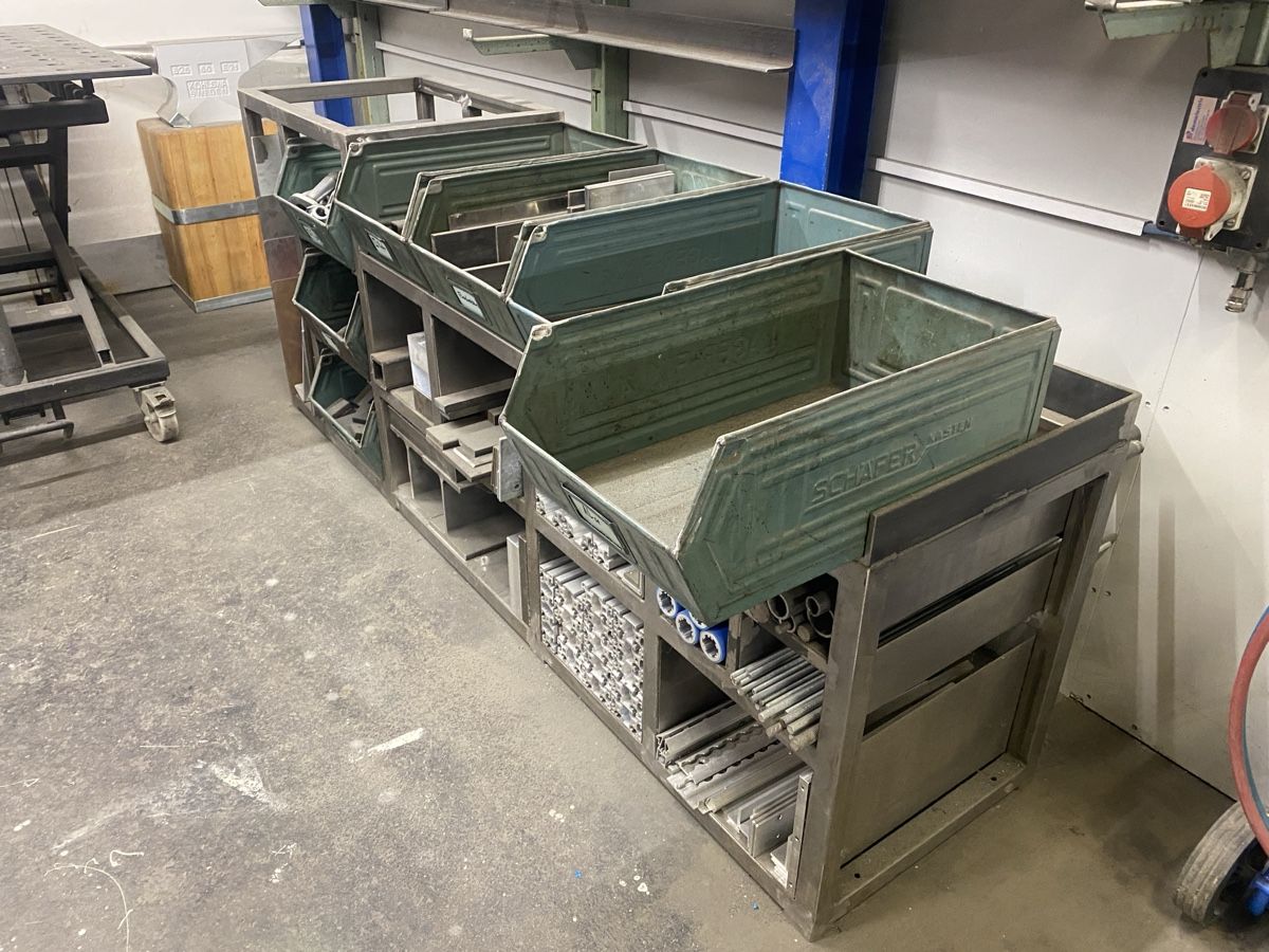 Scaffali: Massives Materialgestell ab 1.- – Usato da Wabern venduto da HK-Design 1