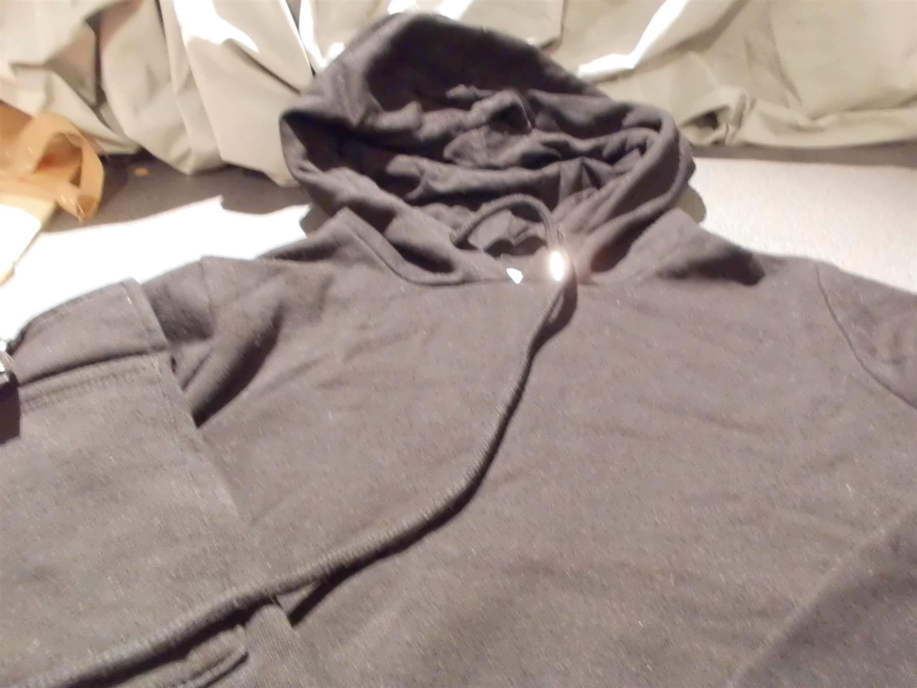 Pullover & Sweatshirts: Kapuzenpullover Grösse XXS, schwarz, FB – Gebraucht aus Zürich von Motzkuh 1