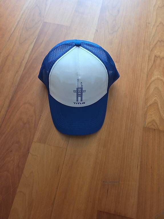 Hüte, Mützen & Caps: Fabrikneuer Cap / Mütze / Hut vom Titlis – Neu und originalverpackt aus Ennetbürgen von Riwemogmbh