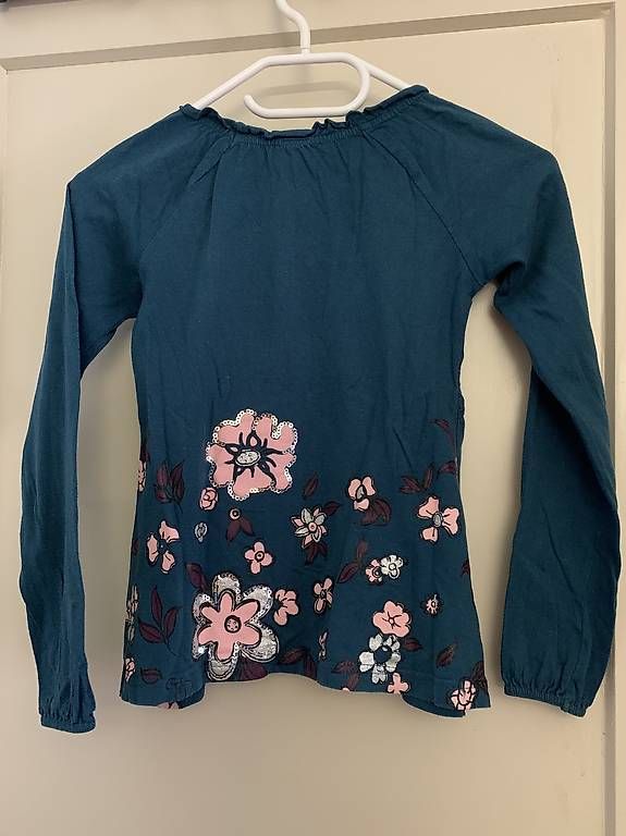 Camicette, T-shirt & Top: Mädchenshirt mit Blumenmuster  – Usato da Zürich venduto da lil_xr6x 1